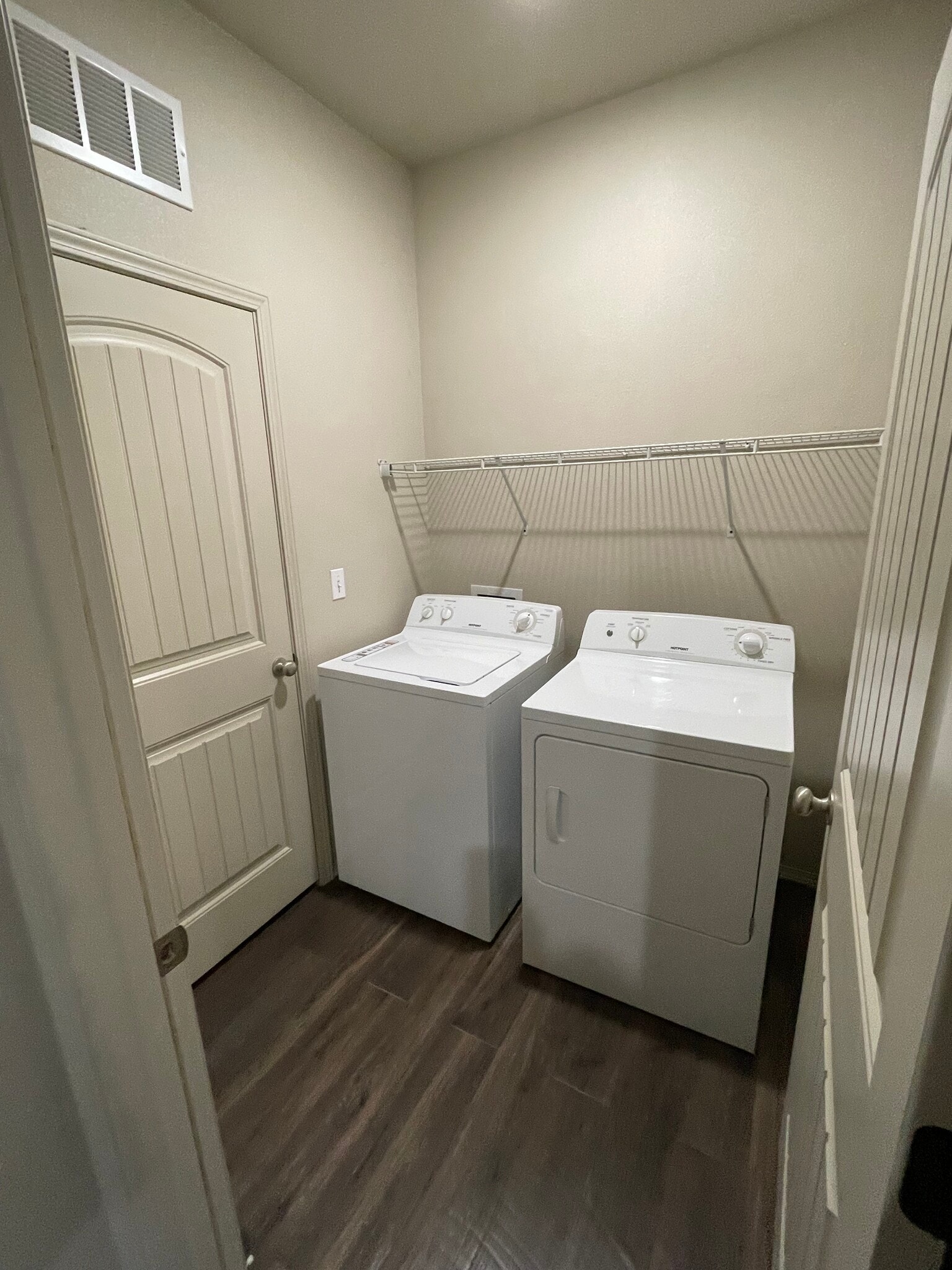 Building Photo - 3105 S Waterview Ln