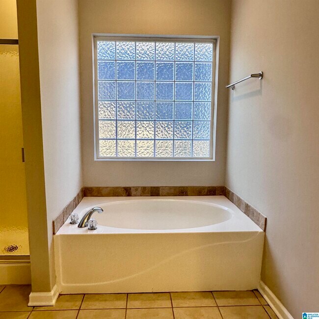 Building Photo - 5272 Promenade Dr
