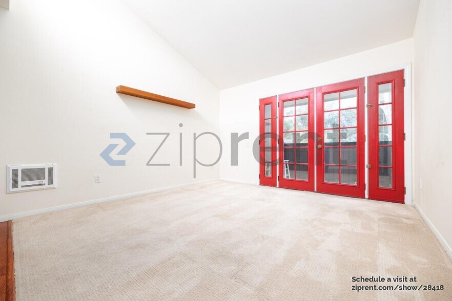 Building Photo - Unit 226