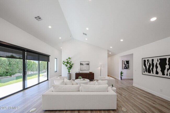 Building Photo - 6329 N 10th Dr