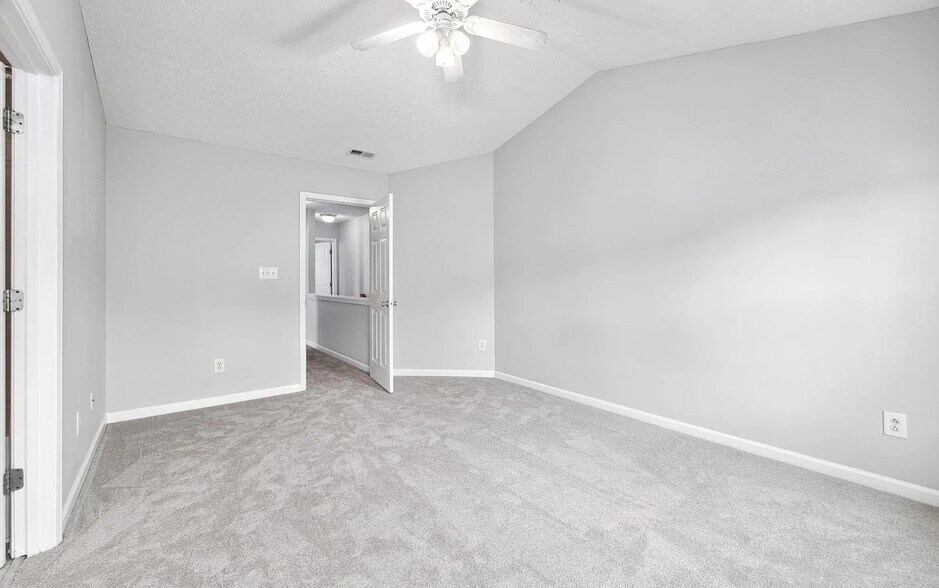 Primary bedroom - 2018 Grassy Banks Dr