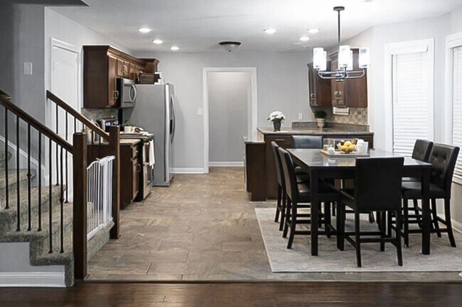 Building Photo - Pet Friendly Three Bedroom with Bonus!