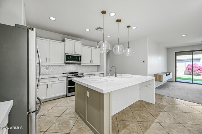 Building Photo - 23862 W Gibson Ln