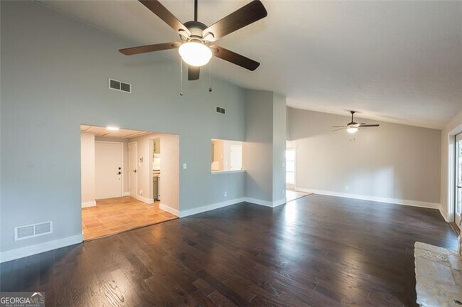 Building Photo - 1135 Worthington Hills Dr