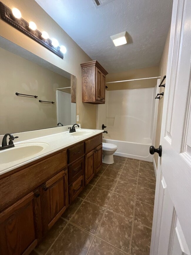 Building Photo - 110 James Dr