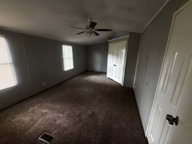 Building Photo - 141 Fox Meadow Dr
