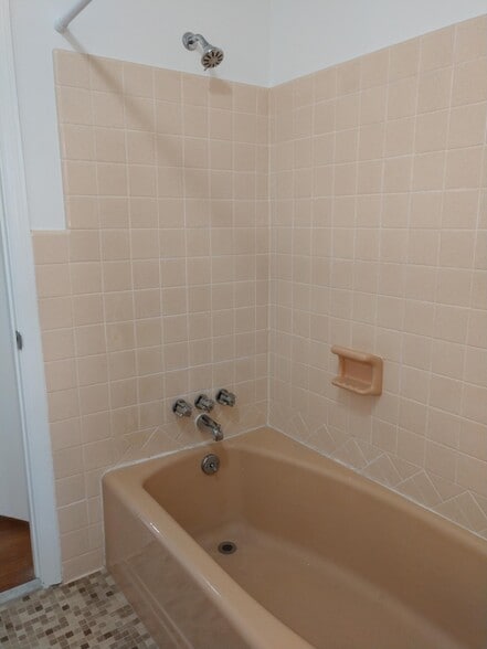 2nd bathroom - 6457 Peacock Blvd