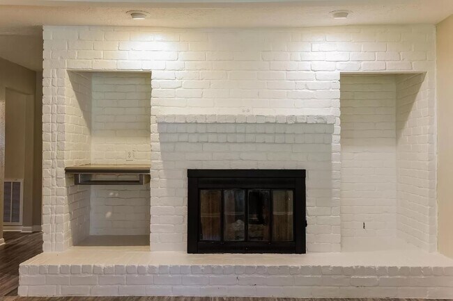 Building Photo - 16738 Barcelona Dr