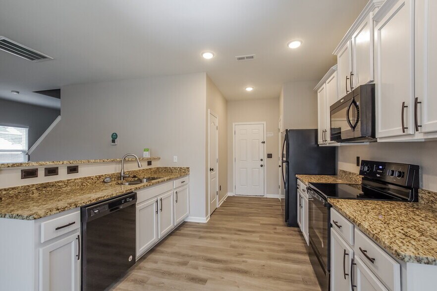 Building Photo - 904 Hilphiger Ct