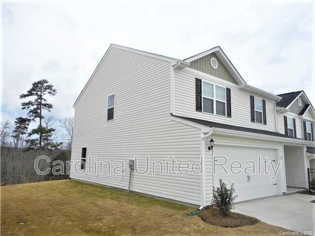Building Photo - 2101 Talbert Ct
