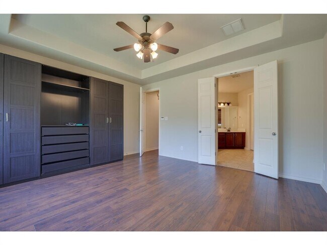 Building Photo - 13925 Fallsprings Way