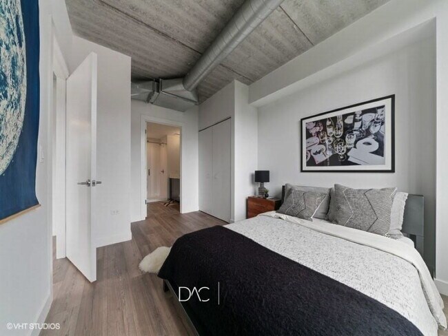 Building Photo - 3636 N Halsted St