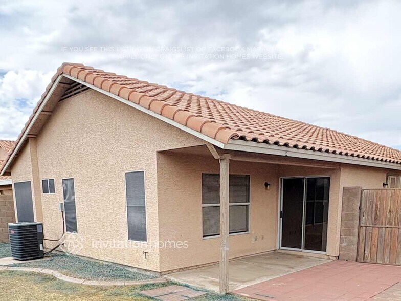 Building Photo - 7923 W Laurel Ln
