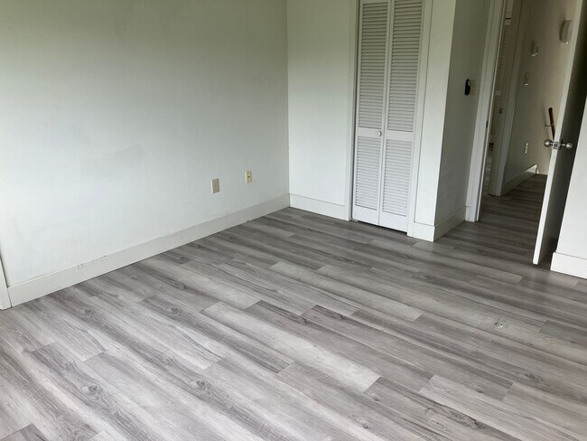Building Photo - 2 bedroom 2.5 bathroom in Calabash
