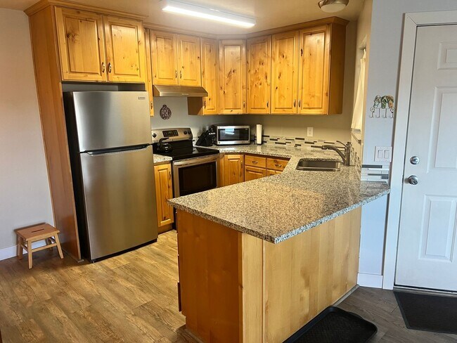 Building Photo - Kamas Cutie