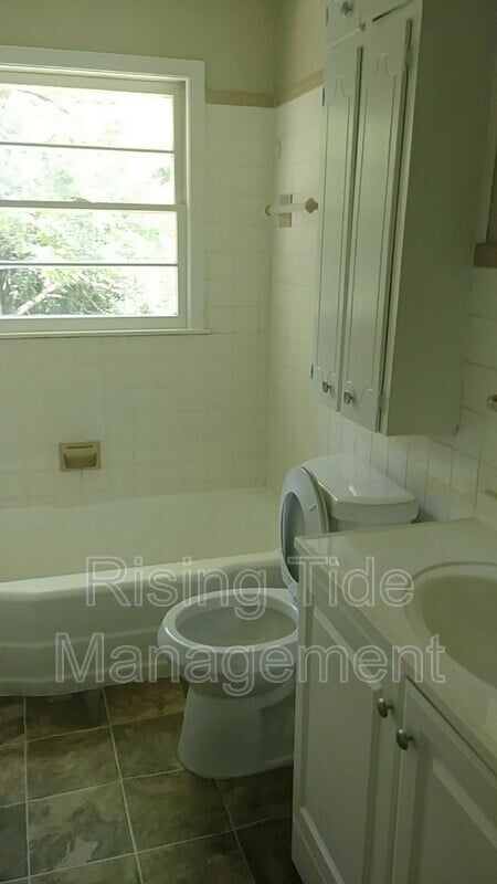 Building Photo - 517 5th Ct