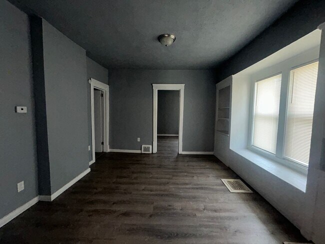Building Photo - Charming 3-Bedroom Property in Prime Location