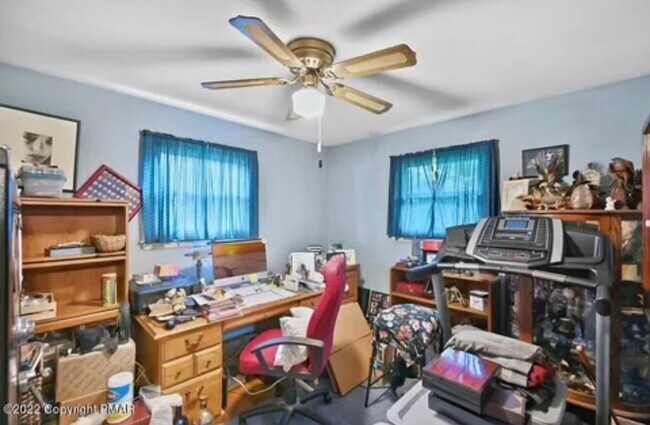 Building Photo - 400 Hemlock Dr