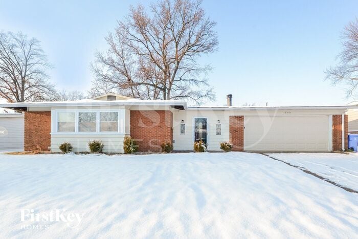 Primary Photo - 1465 Aintree Dr