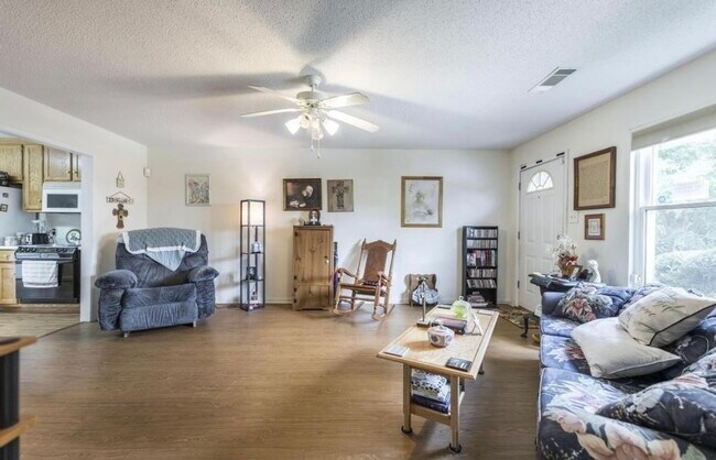 Building Photo - 233 Katelyn Cir