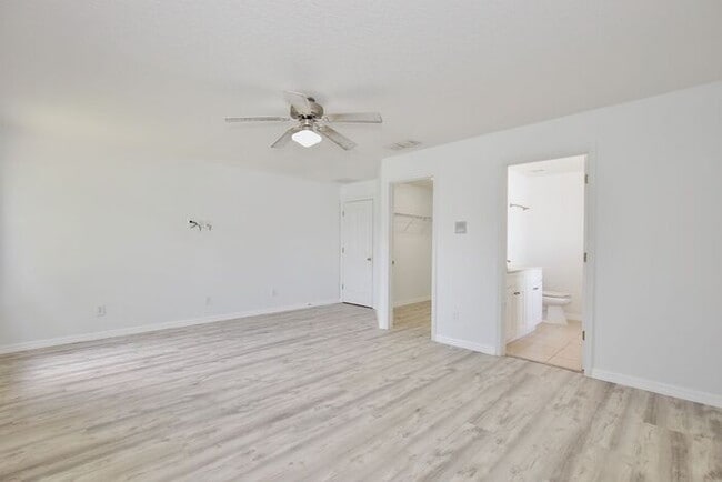 Building Photo - Beautiful 3/2 Spacious Home with a Bonus Room and a Large Fenced Backyard in Southern Fields - Cl...