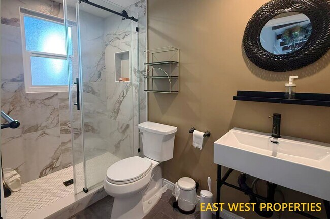 Building Photo - 4337 Coolidge Ave