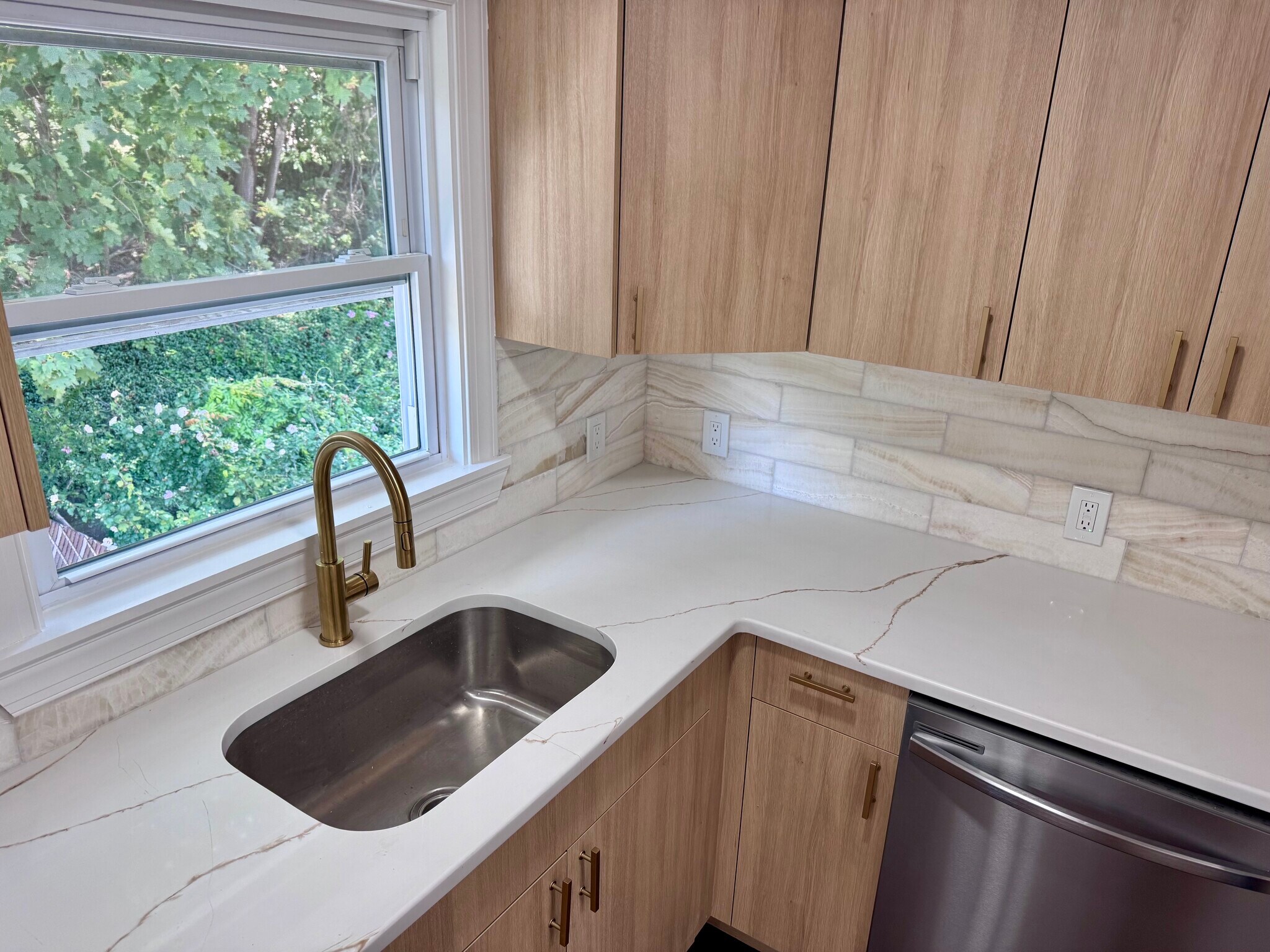 Quartz countertop - 47 Sherwood Ave