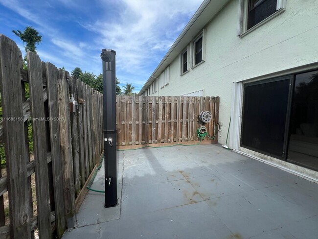 Building Photo - 9411 S Ocean Dr