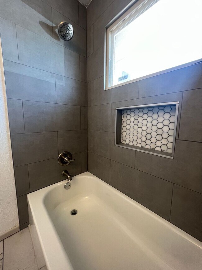 Building Photo - Pre Leasing for Fall 2026! Remodeled 3/2 near LCU!