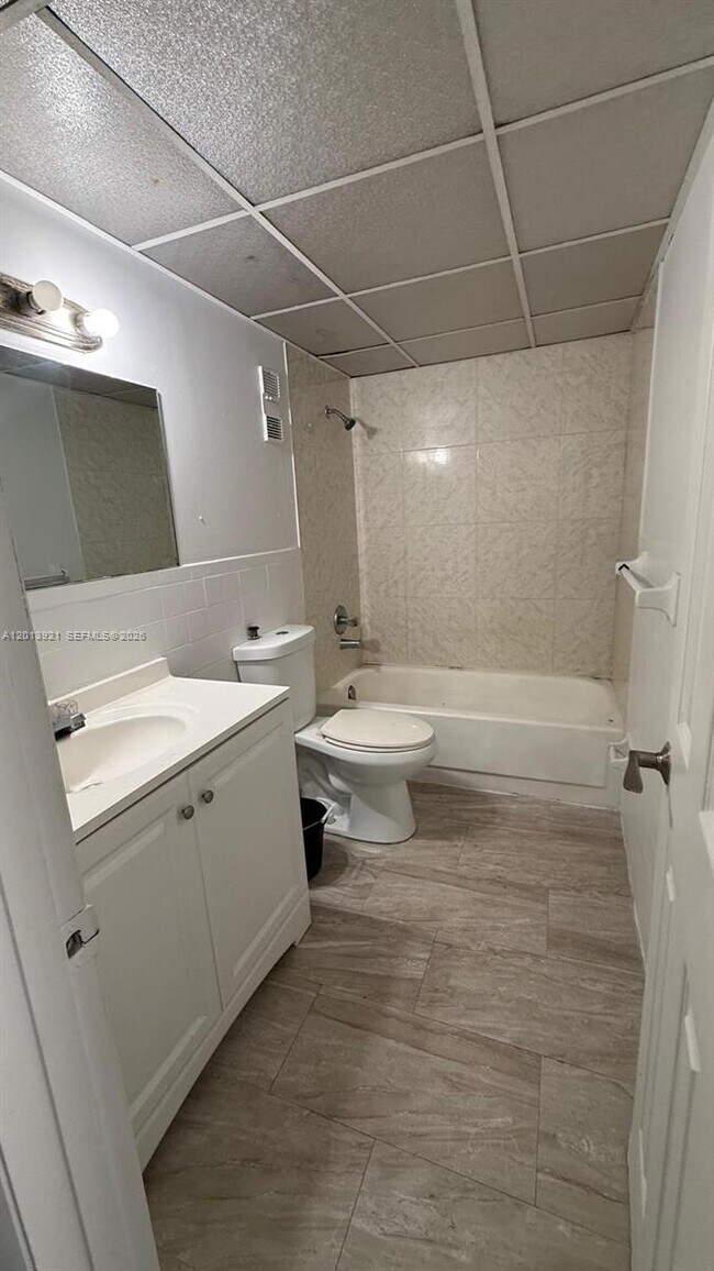 Building Photo - 6940 Miami Gardens Dr