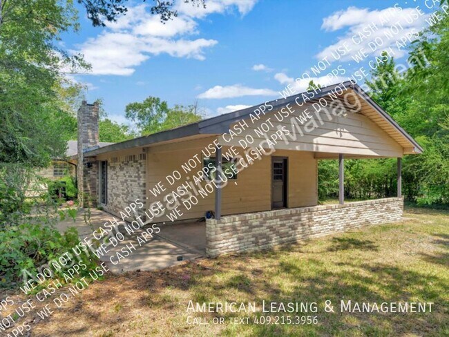 Building Photo - 1301 Spring Lake Dr