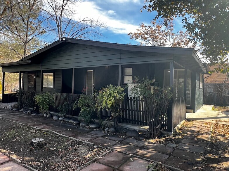 Building Photo - 367 Sirretta St