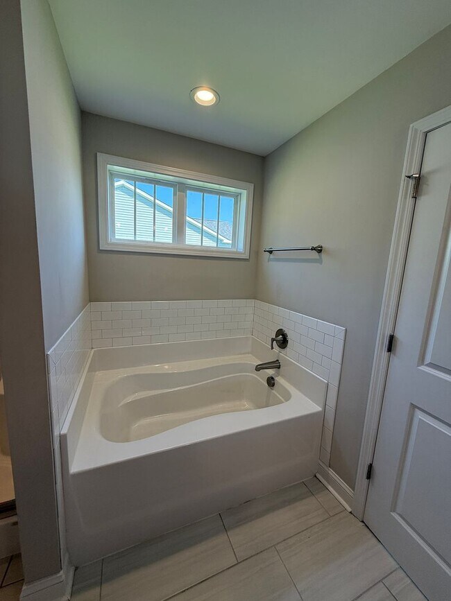 Building Photo - Stunning 4 Bed, 2.5 Bath Home in Cameron