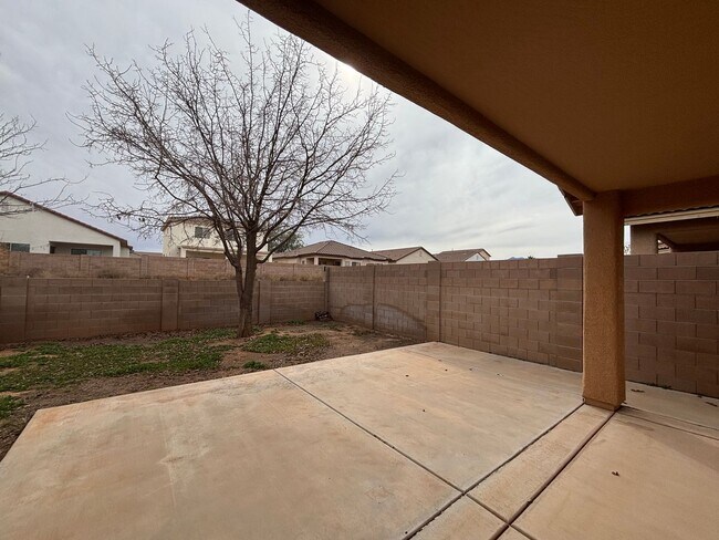 Building Photo - 5558 Wilder Dr
