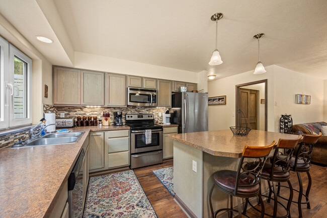 Building Photo - 623 W Florida Cir