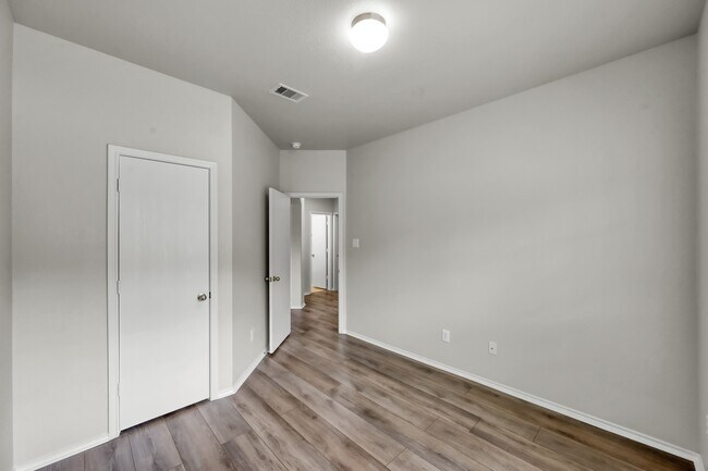 Building Photo - 9594 E Woodmark