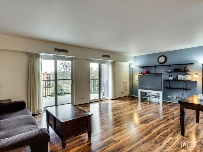 Building Photo - 1515 E Central Rd