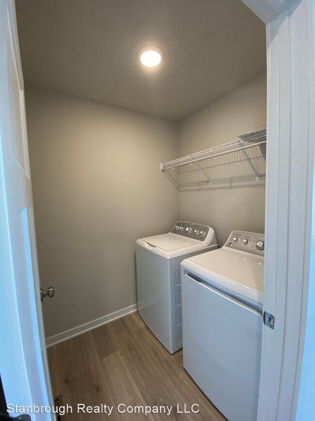 Building Photo - 3 br, 2 bath House - 921 Knoll Drive