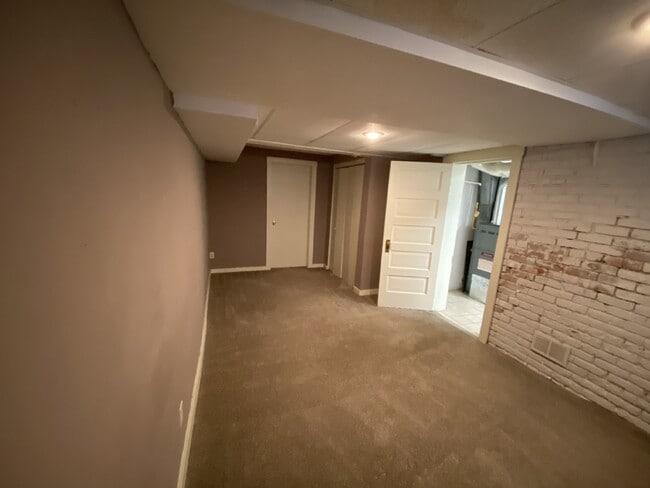 Building Photo - Charming Home in the Country Club Neighborhood!