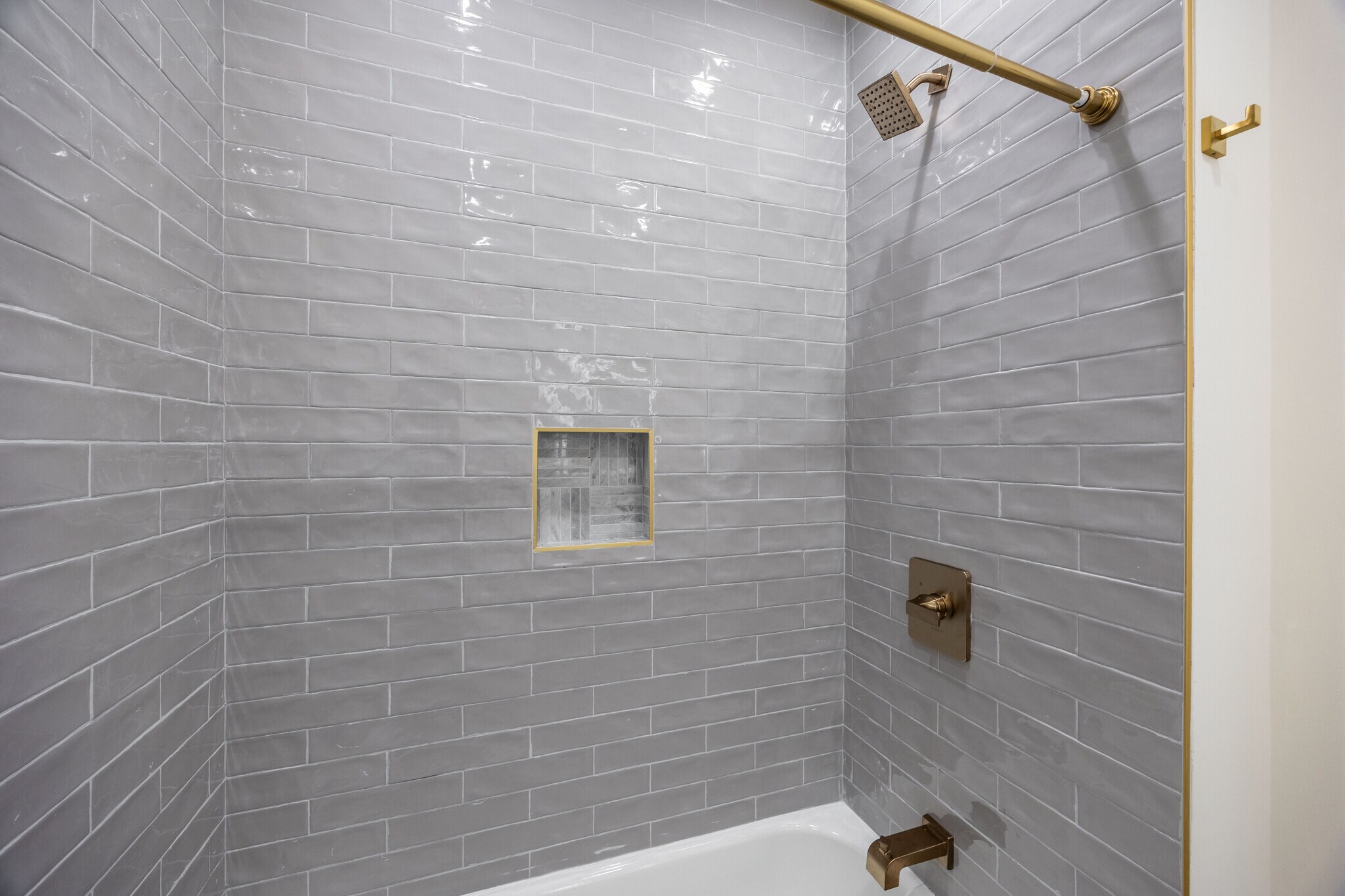 Building Photo - 4636 N Hamilton Ave