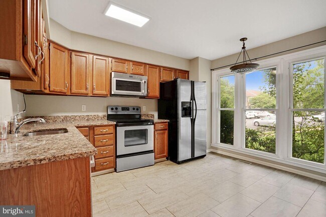 Building Photo - 5136 Glen Meadow Dr
