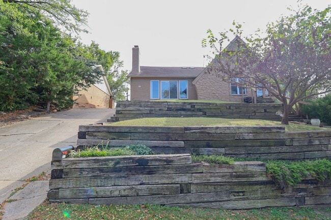 Primary Photo - Updated Move In Ready 3-Bedroom Home, Grea...