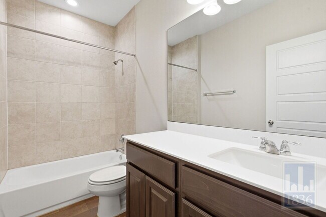 Building Photo - 7800 Vista Mejor Dr