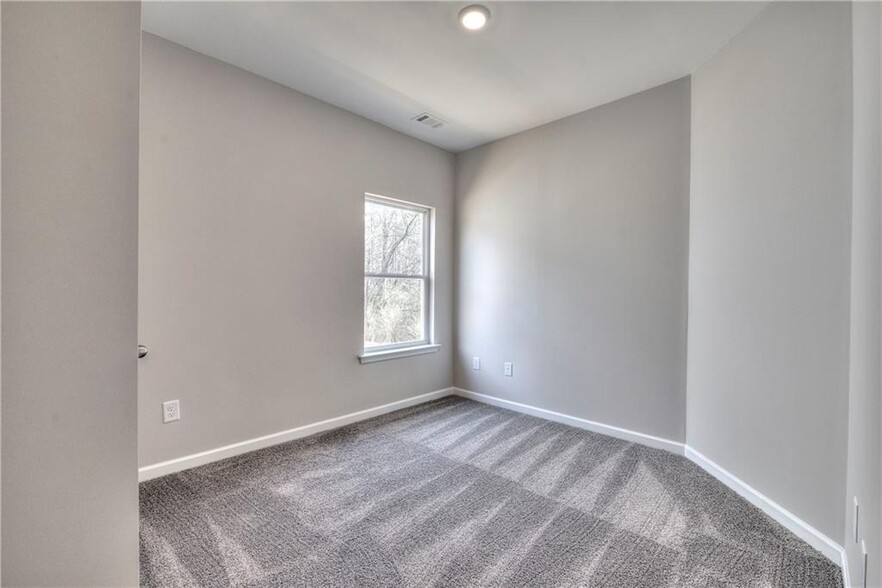 Building Photo - 265 Eva Way NE