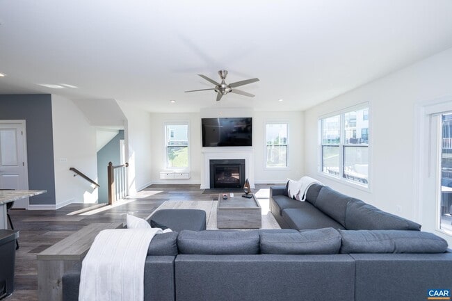 Building Photo - 1521 Knoll Ln