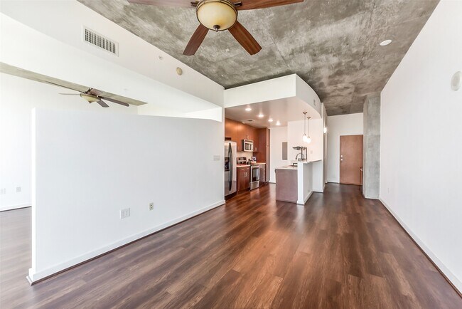Building Photo - 5925 Almeda Rd