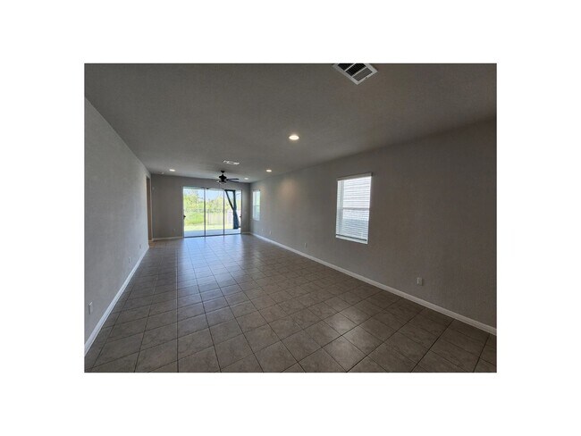 Building Photo - 449 Gaida Loop