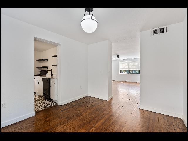 Building Photo - 1520 Broadway St