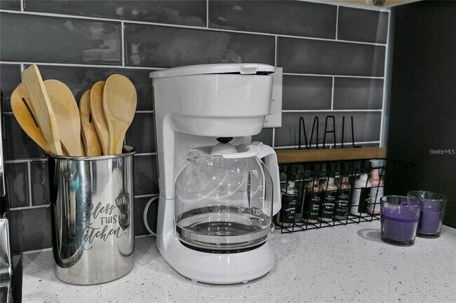 Building Photo - 189 Statler St