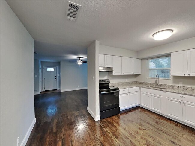 Building Photo - 3 BR/1.5BA | Renovated Single Family Home | 1-Car Garage | Gated backyard
